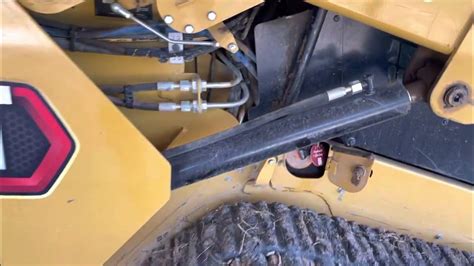 gauge on 259d caterpillar skid steer to check hydraulic fluid|cat 259d3 service manual.